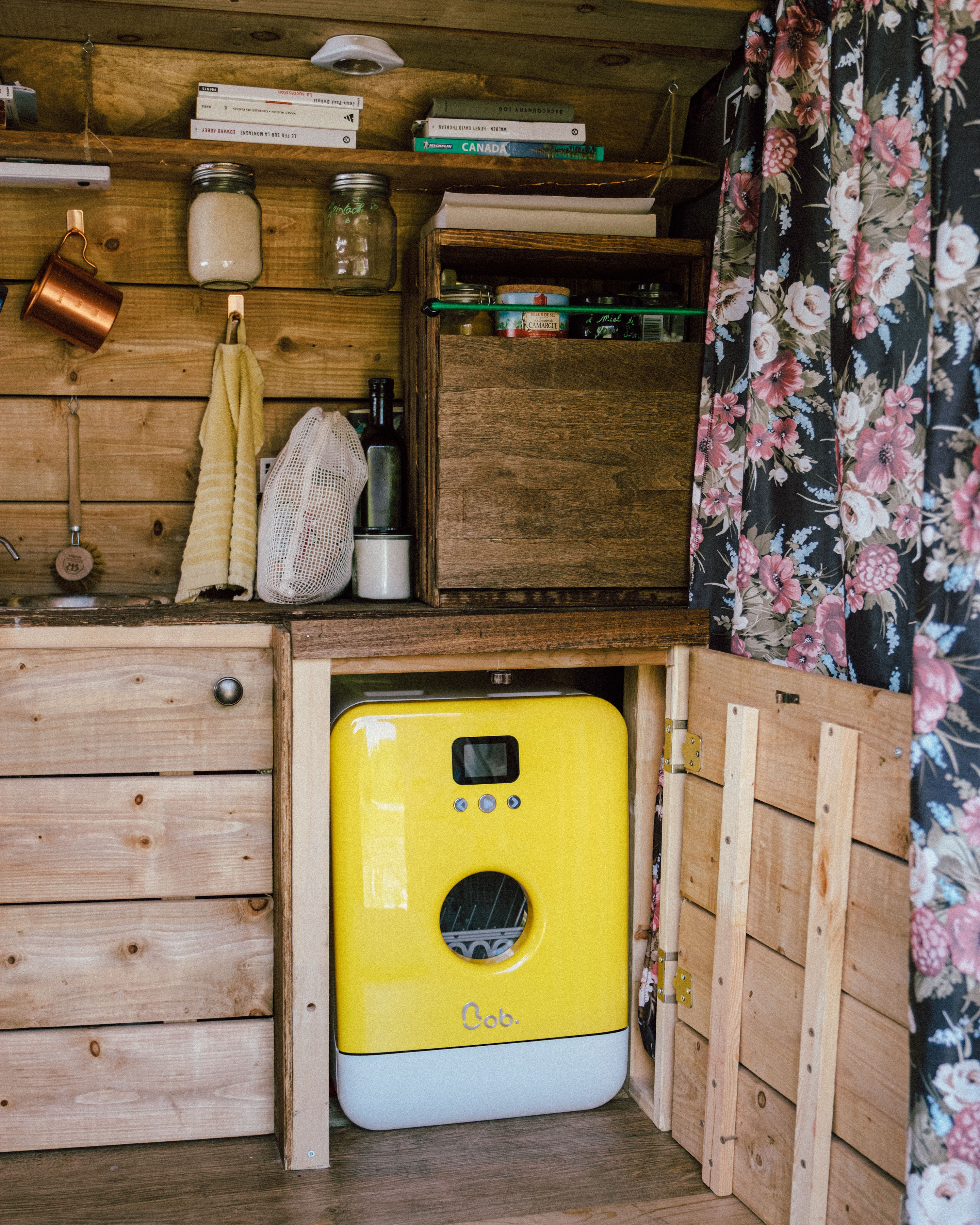 Discover Bob the mini dishwasher - Throw in the sponge, get Bob !