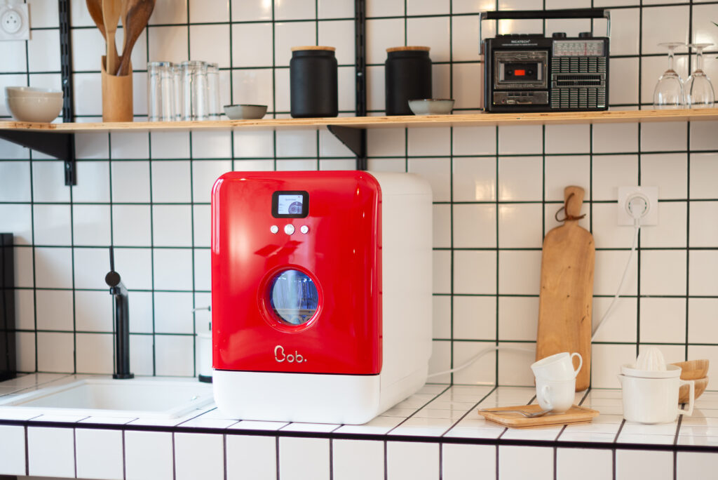 Lave-vaisselle intelligent à commandes sur le dessus avec QuadWash